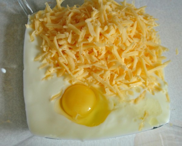 Яйца, сыр и йогурт для мусаки (муссаки) по-гречески
